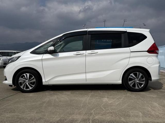 フリードハイブリッド ハイブリッドＧ　新品タイヤ／保証書／純正　１０インチ　ＳＤナビ／ホンダセンシング／両側電動スライドドア／シートヒーター　前席／車線逸脱防止支援システム／ヘッドランプ　ＬＥＤ／ＵＳＢジャック／Ｂｌｕｅｔｏｏｔｈ接続（2枚目）