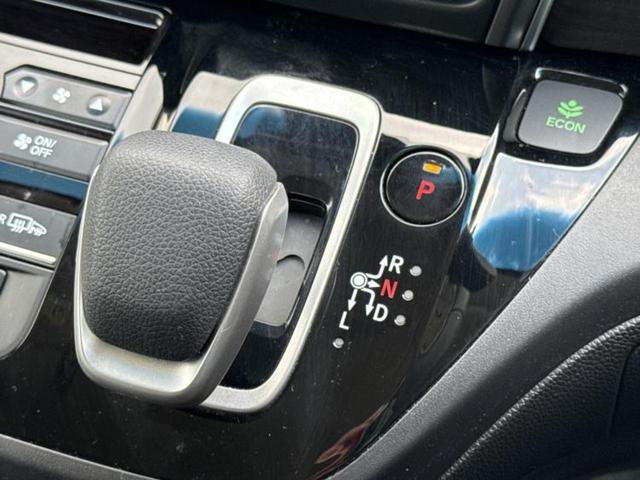 フリードハイブリッド ハイブリッドＧ　新品タイヤ／保証書／純正　１０インチ　ＳＤナビ／ホンダセンシング／両側電動スライドドア／シートヒーター　前席／車線逸脱防止支援システム／ヘッドランプ　ＬＥＤ／ＵＳＢジャック／Ｂｌｕｅｔｏｏｔｈ接続（18枚目）