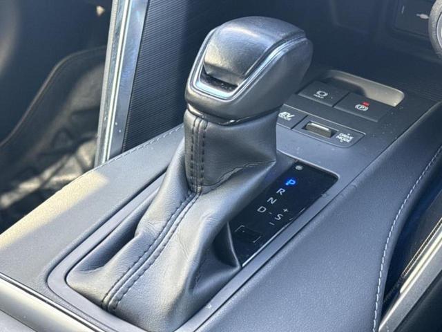 ハリアーハイブリッド ４ＷＤ　Ｇ　新品タイヤ／保証書／純正　８インチ　ＳＤナビ／デジタルインナーミラー／トヨタセーフティセンス／車線逸脱防止支援システム／シート　ハーフレザー／電動バックドア／ドライブレコーダー　純正　バックカメラ（17枚目）