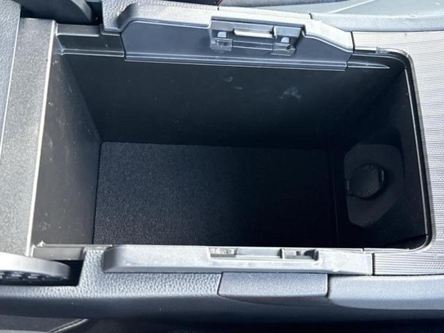 ハリアーハイブリッド ４ＷＤ　Ｇ　新品タイヤ／保証書／純正　８インチ　ＳＤナビ／デジタルインナーミラー／トヨタセーフティセンス／車線逸脱防止支援システム／シート　ハーフレザー／電動バックドア／ドライブレコーダー　純正　バックカメラ（33枚目）