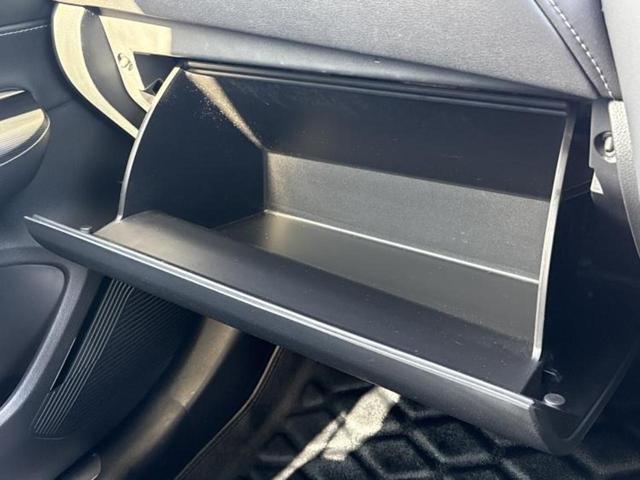 ハリアーハイブリッド ４ＷＤ　Ｇ　新品タイヤ／保証書／純正　８インチ　ＳＤナビ／デジタルインナーミラー／トヨタセーフティセンス／車線逸脱防止支援システム／シート　ハーフレザー／電動バックドア／ドライブレコーダー　純正　バックカメラ（39枚目）