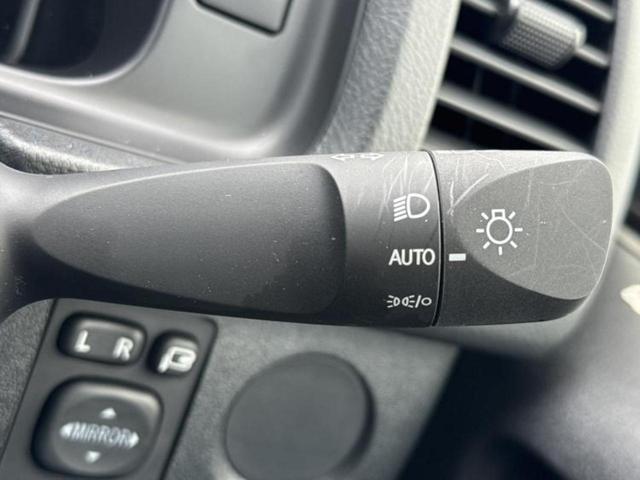 ハイエースバン ロングＤＸ　保証書／トヨタセーフティセンス／車線逸脱防止支援システム／ドライブレコーダー　純正／ＥＴＣ／ＥＢＤ付ＡＢＳ／横滑り防止装置／衝突安全ボディ／ＭＴモード付き／パワーウインドウ／エンジンスタートボタン（12枚目）