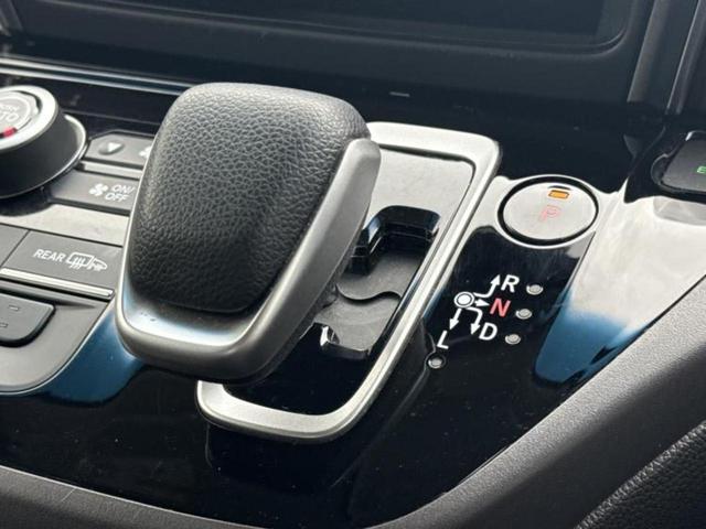 フリードハイブリッド ハイブリッドＧ　新品タイヤ／保証書／純正　１０インチ　ＳＤナビ／ホンダセンシング／両側電動スライドドア／シートヒーター　前席／車線逸脱防止支援システム／ドライブレコーダー　純正／ヘッドランプ　ＬＥＤ　バックカメラ（17枚目）