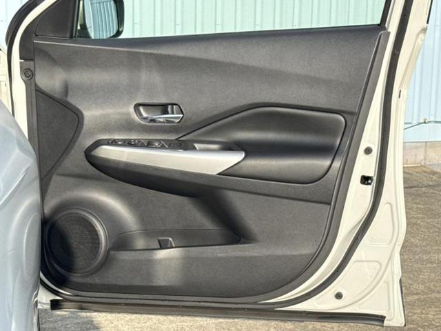 キックス Ｘ　保証書／純正　９インチ　メモリーナビ／インテリジェントルームミラー／エマージェンシーブレーキ／シートヒーター　前席／アラウンドビューモニター／車線逸脱防止支援システム／プロパイロット　全周囲カメラ（20枚目）