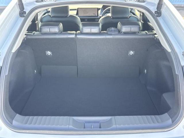 プリウス Ｚ　新品タイヤ／保証書／ディスプレイオーディオ＋ナビ／トヨタセーフティセンス／シートエアコン／全方位モニター／車線逸脱防止支援システム／シート　合皮／パーキングアシスト　自動操舵　衝突被害軽減システム（8枚目）