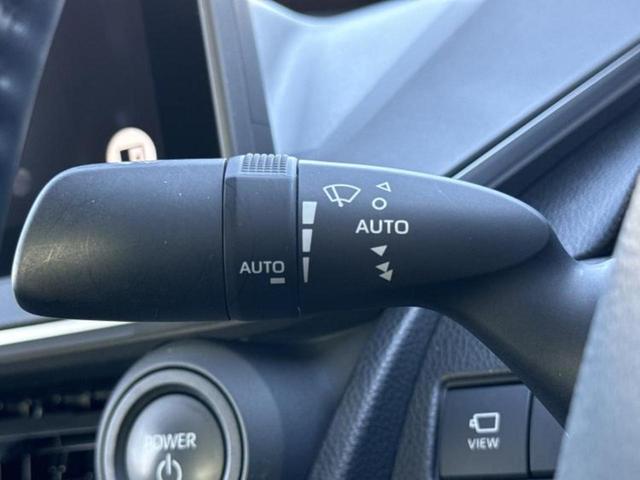 プリウス Ｚ　新品タイヤ／保証書／ディスプレイオーディオ＋ナビ／トヨタセーフティセンス／シートエアコン／全方位モニター／車線逸脱防止支援システム／シート　合皮／パーキングアシスト　自動操舵　衝突被害軽減システム（17枚目）