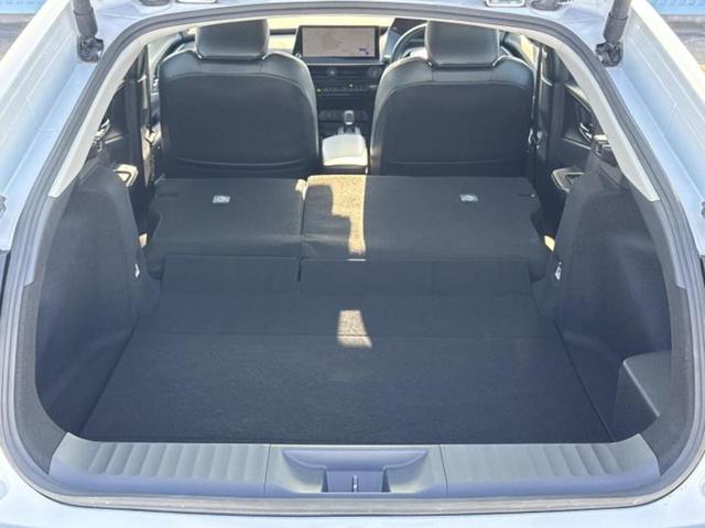 プリウス Ｚ　新品タイヤ／保証書／ディスプレイオーディオ＋ナビ／トヨタセーフティセンス／シートエアコン／全方位モニター／車線逸脱防止支援システム／シート　合皮／パーキングアシスト　自動操舵　衝突被害軽減システム（19枚目）