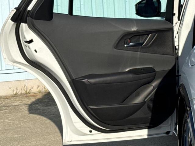 プリウス Ｚ　新品タイヤ／保証書／ディスプレイオーディオ＋ナビ／トヨタセーフティセンス／シートエアコン／全方位モニター／車線逸脱防止支援システム／シート　合皮／パーキングアシスト　自動操舵　衝突被害軽減システム（23枚目）