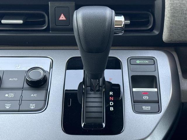 フリード eHEVエアー 保証書/純正 8インチ ナビ/ホンダセンシング/両側電動スライドドア/車線逸脱防止支援システム/登録済未使用車/ヘッドランプ LED/USBジャック/Bluetooth接続/EBD付ABS 禁煙車(17枚目)