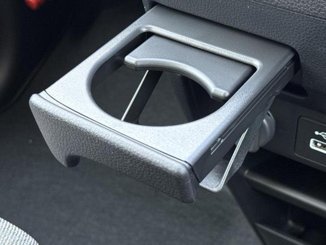 フリード eHEVエアー 保証書/純正 8インチ ナビ/ホンダセンシング/両側電動スライドドア/車線逸脱防止支援システム/登録済未使用車/ヘッドランプ LED/USBジャック/Bluetooth接続/EBD付ABS 禁煙車(37枚目)