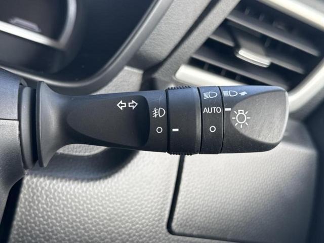 ルーミー カスタムＧ　新品タイヤ／保証書／純正　９インチ　ＳＤナビ／トヨタセーフティセンス／両側電動スライドドア／車線逸脱防止支援システム／ドライブレコーダー　社外／ヘッドランプ　ＬＥＤ／Ｂｌｕｅｔｏｏｔｈ接続　ＤＶＤ再生（16枚目）