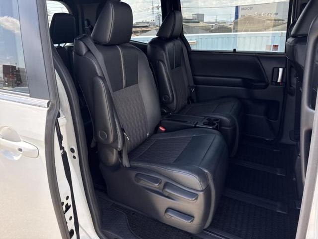 ノア ハイブリッドＳ－Ｚ　新品タイヤ／保証書／ディスプレイオーディオ＋ナビ１０．５インチ／フリップダウンモニター　純正　１４インチ／トヨタセーフティセンス／両側電動スライドドア／シートヒーター　前席　衝突被害軽減システム（5枚目）