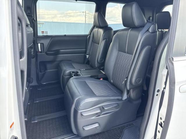 ノア ハイブリッドＳ－Ｚ　新品タイヤ／保証書／ディスプレイオーディオ＋ナビ１０．５インチ／フリップダウンモニター　純正　１４インチ／トヨタセーフティセンス／両側電動スライドドア／シートヒーター　前席　衝突被害軽減システム（8枚目）