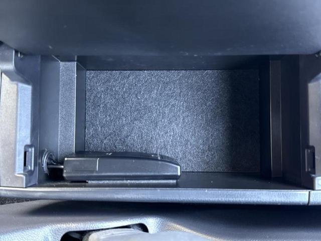 ノア ハイブリッドＳ－Ｚ　新品タイヤ／保証書／ディスプレイオーディオ＋ナビ１０．５インチ／フリップダウンモニター　純正　１４インチ／トヨタセーフティセンス／両側電動スライドドア／シートヒーター　前席　衝突被害軽減システム（45枚目）