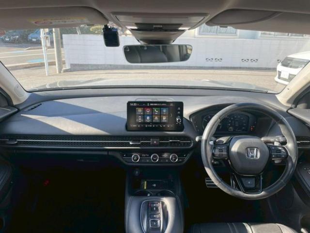 ZR-V eHEV Z 新品タイヤ/保証書/ディスプレイオーディオ+ナビ/ホンダセンシング/シートヒーター/全方位モニター/車線逸脱防止支援システム/シート フルレザー/電動バックドア/ドライブレコーダー 前後 革シート(4枚目)
