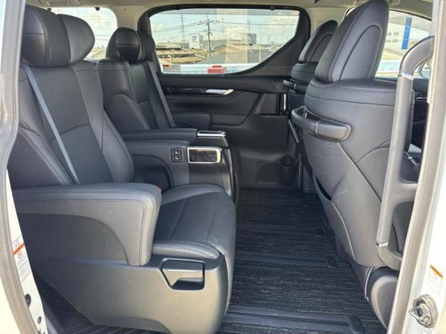 アルファード Ｓ　Ｃパッケージ　新品タイヤ／モデリスタエアロ／保証書／ディスプレイオーディオ＋ナビ９インチ／フリップダウンモニター　純正　１２．８インチ／トヨタセーフティセンス／両側電動スライドドア／シートヒーター　前席　フルエアロ（5枚目）