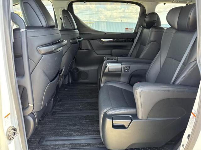 アルファード Ｓ　Ｃパッケージ　新品タイヤ／モデリスタエアロ／保証書／ディスプレイオーディオ＋ナビ９インチ／フリップダウンモニター　純正　１２．８インチ／トヨタセーフティセンス／両側電動スライドドア／シートヒーター　前席　フルエアロ（8枚目）