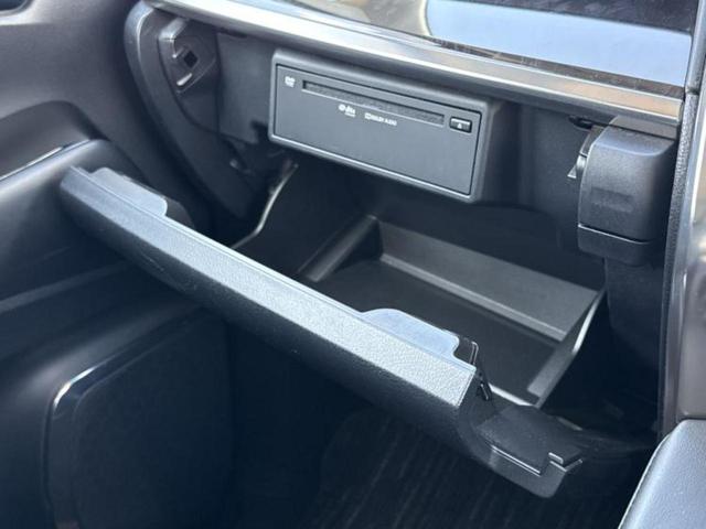 アルファード Ｓ　Ｃパッケージ　新品タイヤ／モデリスタエアロ／保証書／ディスプレイオーディオ＋ナビ９インチ／フリップダウンモニター　純正　１２．８インチ／トヨタセーフティセンス／両側電動スライドドア／シートヒーター　前席　フルエアロ（40枚目）