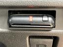 ETC車載器を搭載で、高速道路の料金所をスムーズに通過できます。スムーズな移動をサポートし、時間を有効活用できます。
