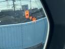 サイドカメラの映像が確認できるミラー。車庫入れや狭い道での運転をサポートし、安全性を高めます。周囲の状況を把握しやすく、運転に集中できます。
