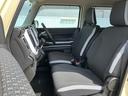 運転席からの視界は広く、運転操作もスムーズに行えます。シンプルな内装で、運転に集中できる空間です。快適なドライビングをサポートします。