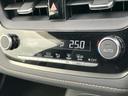 快適な車内空間を保つためのエアコン操作は、シンプルで分かりやすい設計です。温度調整も細かく行えます。