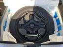 スペアタイヤ周辺の収納スペースも充実。工具や車載小物などをまとめて収納でき、車内をすっきり整理整頓できます。