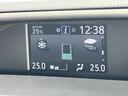 外気温や車両情報が一目で確認でき、安全運転をサポート。視線をそらすことなく、スムーズな運転を心がけられます。