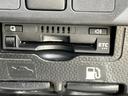 ETC車載器を備えており、ETCカードを利用した料金所の通過に役立ちます。一般レーンでの支払いの手間を減らしたい方にも便利な装備で、高速道路を利用する日常を支えます。