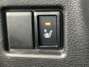 運転席と助手席のシートヒーター。寒い日でもすぐに暖かく、快適なドライブを楽しめます。長距離運転時にも嬉しい機能です。