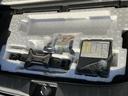 ラゲッジ下には工具類などをまとめて収められるスペースを確保。荷室をすっきり使いたいときにも便利で、車載品を必要な場面ですぐ確認できるのがうれしいポイントです。