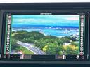 テレビ番組を画面に映して楽しめる装備です。停車中の待ち時間にも映像を視聴でき、車内で過ごす時間を快適にしたい方にうれしい機能として活用いただけます。