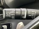 表示がレバー上にまとめられ、操作内容を確認しやすい仕様です。運転席から手元で扱いやすく、雨天時など視界を確保したい場面で日々の運転を支えてくれます。