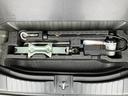 荷室下の収納スペースには、工具類をまとめて収められます。荷物と分けて整理しやすく、必要な備品を車内に備えておきたい方にも日常使いしやすい仕様です。