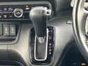 シフト位置が見やすく表示され、選択状態を確認しながら操作できます。運転席から手の届きやすい位置にあり、乗り降りの多い日常の移動でも扱いやすい配置です。