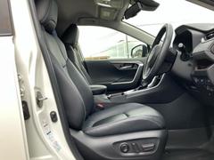 「この車の写真をもっと見たい」「状態が気になる」「この装備はついている？」どんな小さな疑問でもお気軽にお問い合わせください！ 4