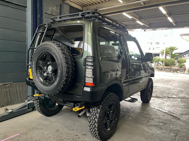 ジムニー ＸＣ　２．５インチリフトアップ　ヨコハマジオランダーＭＴ　アピオエアロ　ルーフキャリア　リアラダー　ＬＥＤテールランプ　全塗装クールカーキ（7枚目）