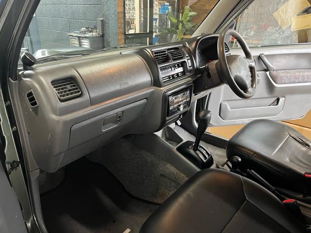 ジムニー ＸＣ　２．５インチリフトアップ　ヨコハマジオランダーＭＴ　アピオエアロ　ルーフキャリア　リアラダー　ＬＥＤテールランプ　全塗装クールカーキ（8枚目）