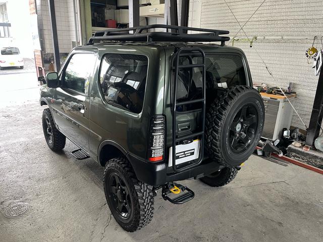 ジムニー ＸＣ　２．５インチリフトアップ　ヨコハマジオランダーＭＴ　アピオエアロ　ルーフキャリア　リアラダー　ＬＥＤテールランプ　全塗装クールカーキ（11枚目）