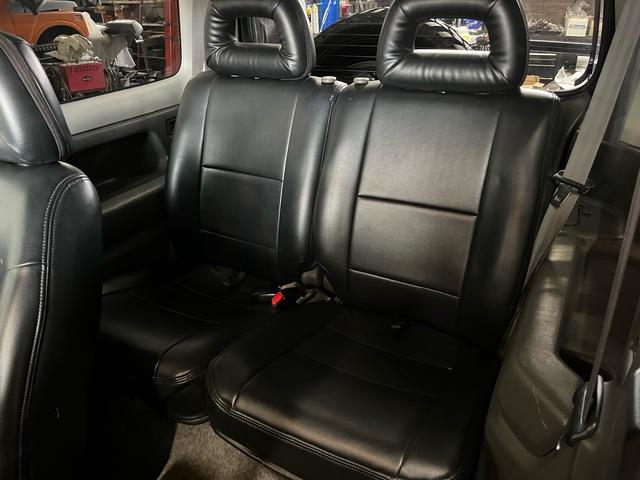 ジムニー ＸＣ　２．５インチリフトアップ　ヨコハマジオランダーＭＴ　アピオエアロ　ルーフキャリア　リアラダー　ＬＥＤテールランプ　全塗装クールカーキ（15枚目）