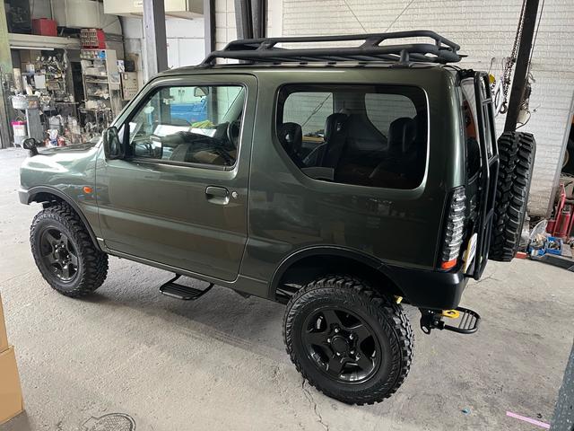ジムニー ＸＣ　２．５インチリフトアップ　ヨコハマジオランダーＭＴ　アピオエアロ　ルーフキャリア　リアラダー　ＬＥＤテールランプ　全塗装クールカーキ（16枚目）