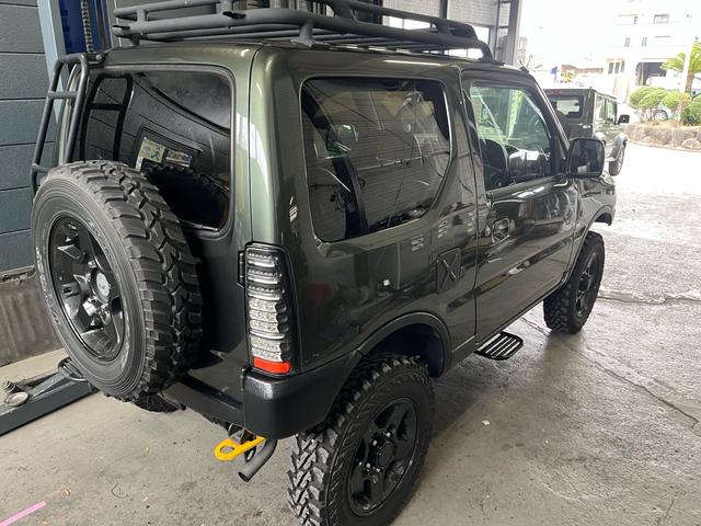 ジムニー ＸＣ　２．５インチリフトアップ　ヨコハマジオランダーＭＴ　アピオエアロ　ルーフキャリア　リアラダー　ＬＥＤテールランプ　全塗装クールカーキ（17枚目）