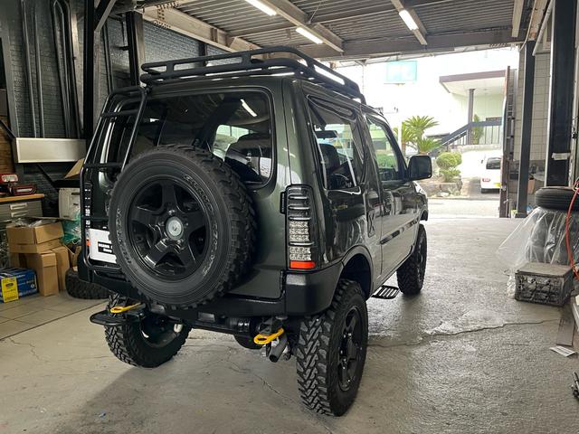 ジムニー ＸＣ　２．５インチリフトアップ　ヨコハマジオランダーＭＴ　アピオエアロ　ルーフキャリア　リアラダー　ＬＥＤテールランプ　全塗装クールカーキ（28枚目）