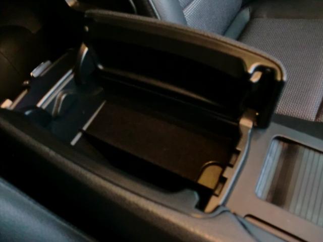 Cクラス C200コンプレッサー アバンギャルド 純正ナビ ステアリングスイッチ Bカメラ HIDライト オートライト クルコン 純正ホイール17インチ フォグランプ リアフォグ ETC 専用ハーフレザー(18枚目)