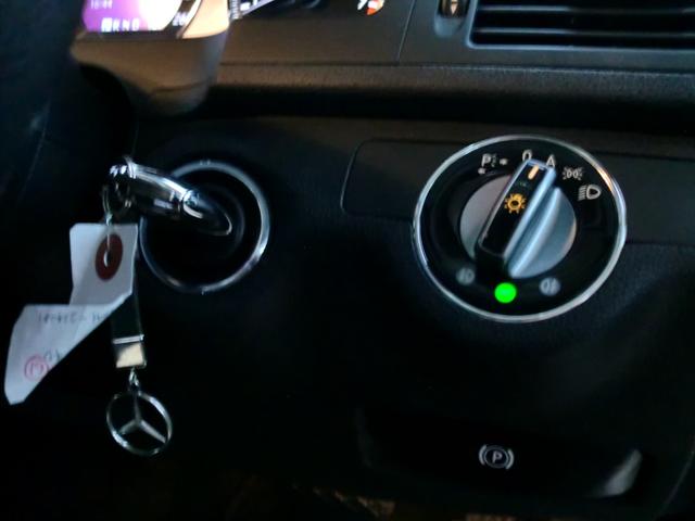 Cクラス C200コンプレッサー アバンギャルド 純正ナビ ステアリングスイッチ Bカメラ HIDライト オートライト クルコン 純正ホイール17インチ フォグランプ リアフォグ ETC 専用ハーフレザー(20枚目)