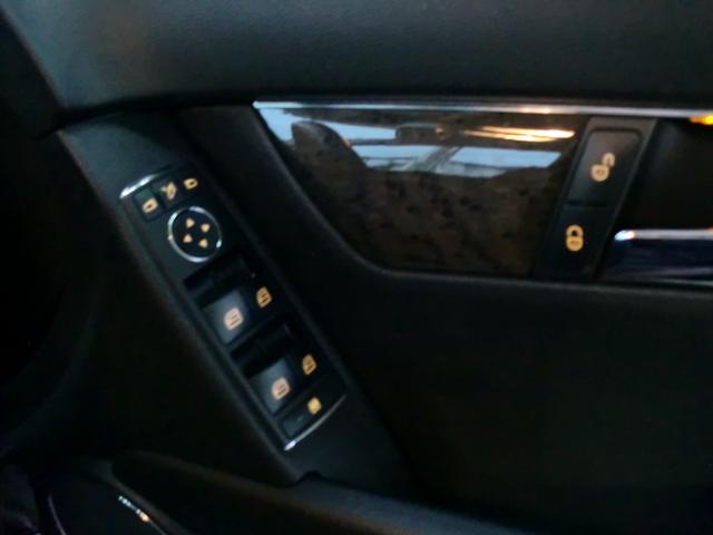 Cクラス C200コンプレッサー アバンギャルド 純正ナビ ステアリングスイッチ Bカメラ HIDライト オートライト クルコン 純正ホイール17インチ フォグランプ リアフォグ ETC 専用ハーフレザー(21枚目)