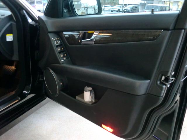 Cクラス C200コンプレッサー アバンギャルド 純正ナビ ステアリングスイッチ Bカメラ HIDライト オートライト クルコン 純正ホイール17インチ フォグランプ リアフォグ ETC 専用ハーフレザー(22枚目)