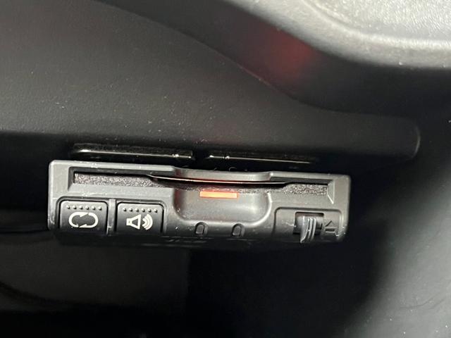 ノート メダリスト　エマージェンシーブレーキパッケージ　純正ナビ　全方位カメラ　禁煙車　フルセグＴＶ　ＥＴＣ　ドラレコ前後　衝突軽減装置　障害物センサー　Ｂｌｕｅｔｏｏｔｈ　純正アルミホイール　ＵＳＢ接続（33枚目）