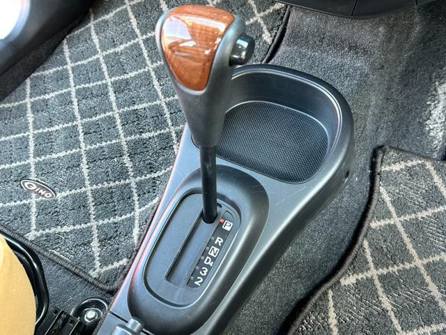 ミラジーノ プレミアムＬ　禁煙車　ＥＴＣ　ドライブレコーダー前後　木目調パネル　ＭＯＭＯステアリング　オーディオ　純正アルミホイール　ＣＤ　フォグランプ　キーレス（19枚目）