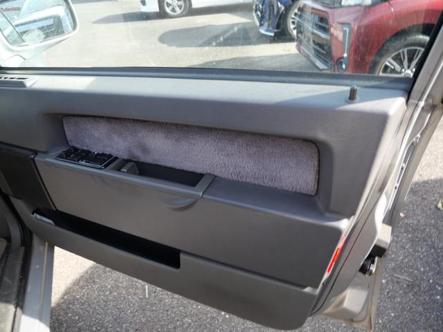 ９４０ ＧＬＥ　サンルーフ　キーレスエントリー　ＥＴＣ　パワーシート　純正１６インチアルミホイール　パワーウインドウ　パワーステアリング（13枚目）